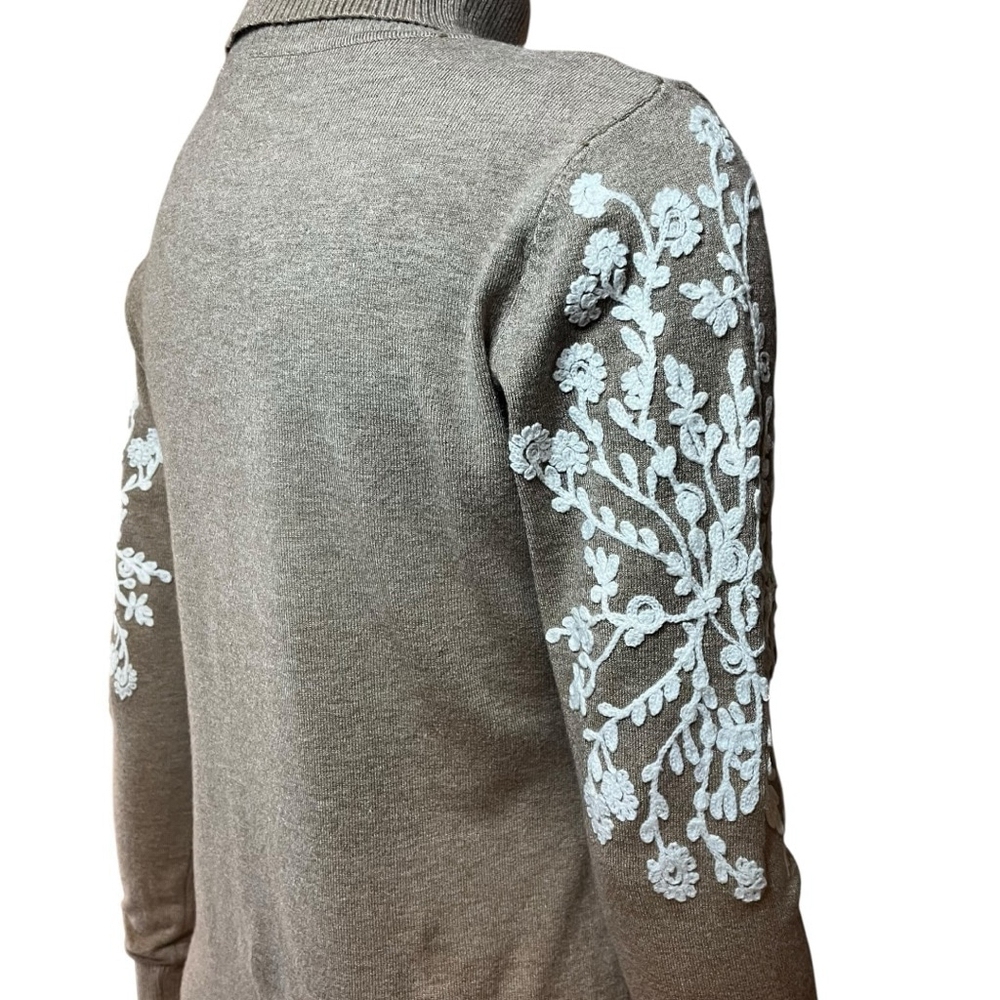 Women's Rain + Rose Neutral Crewel Embroidered Turtleneck Sweater, S - Picture 6 of 12